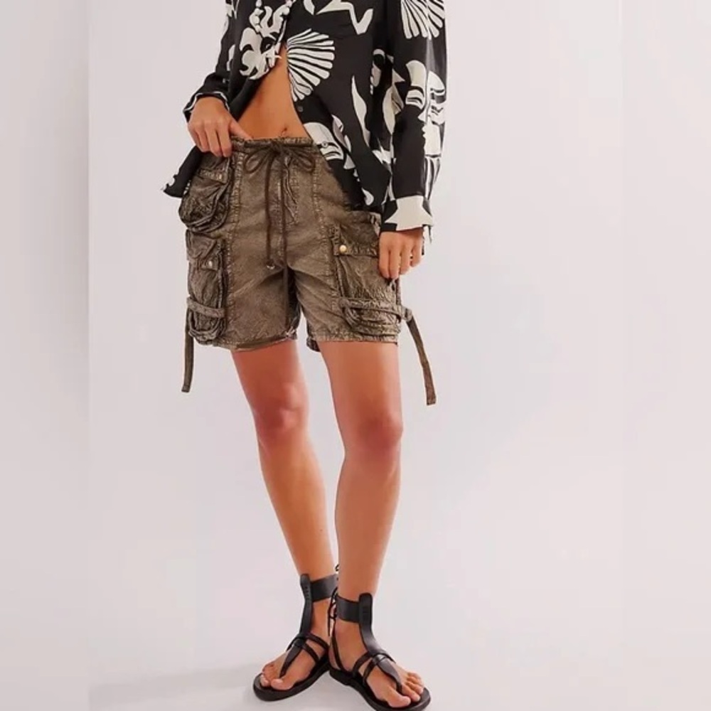 NWOT Moon Bay Parachute Shorts